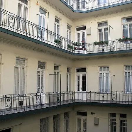 Apartment Central Square