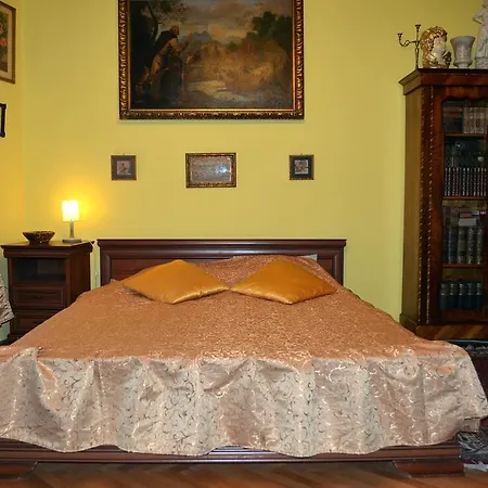 Central Square Apartment *