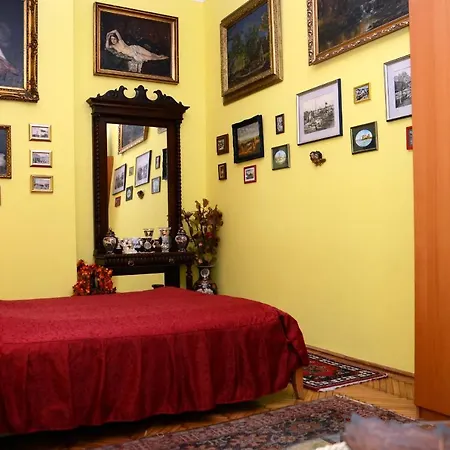 Central Square Apartment *