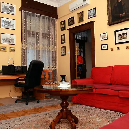 Apartment Central Square